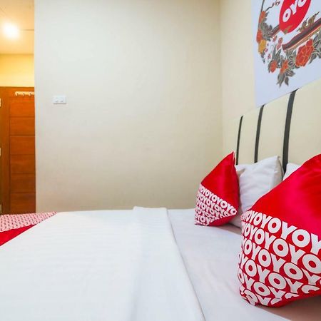 Sentosa Guest House Pontianak Extérieur photo