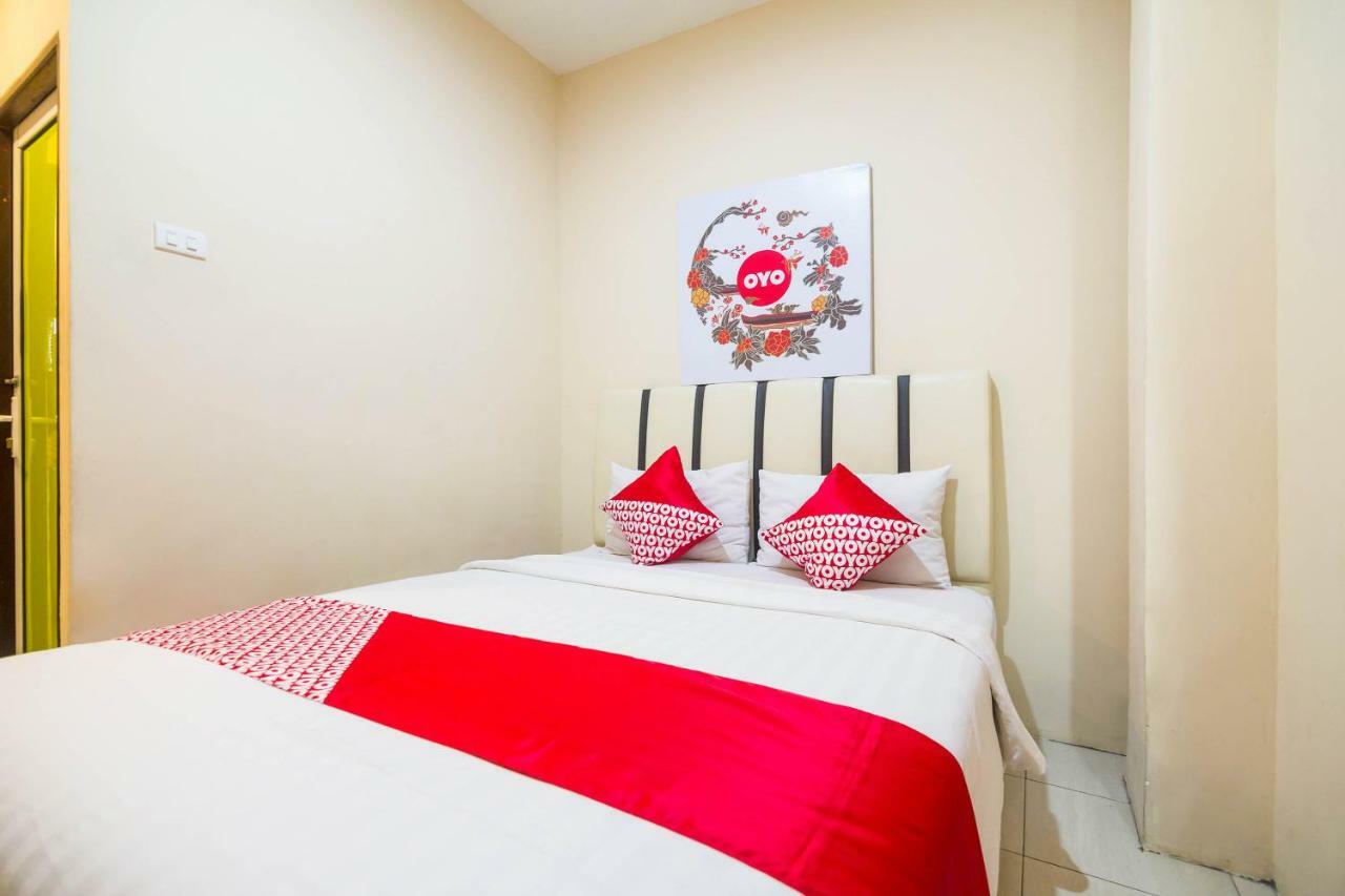 Sentosa Guest House Pontianak Extérieur photo