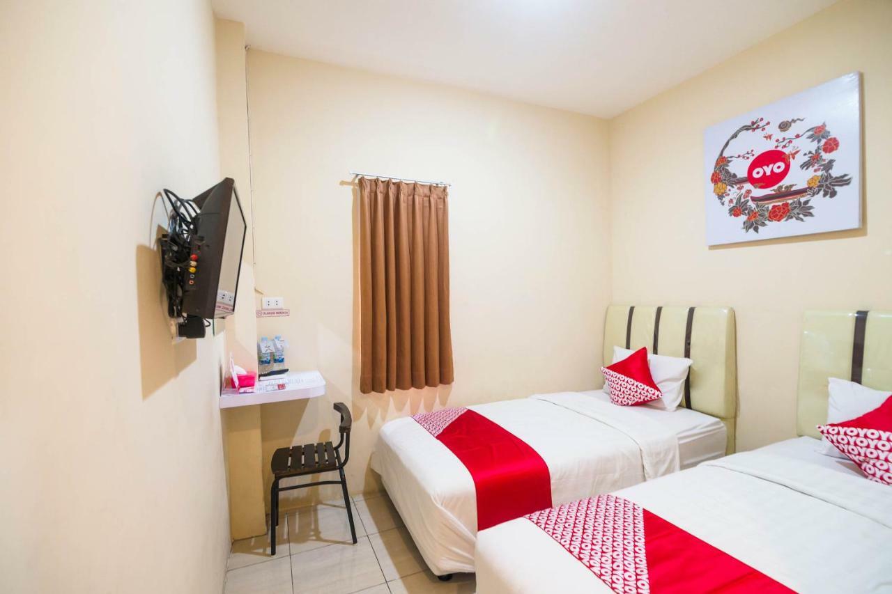 Sentosa Guest House Pontianak Extérieur photo