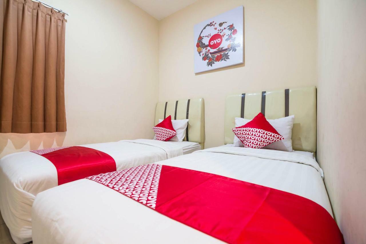 Sentosa Guest House Pontianak Extérieur photo