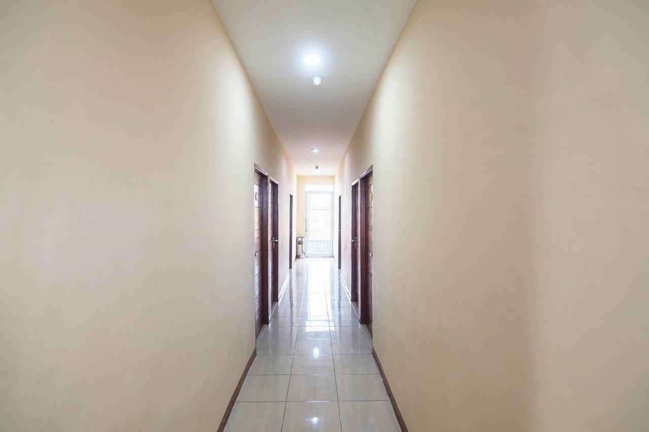Sentosa Guest House Pontianak Extérieur photo