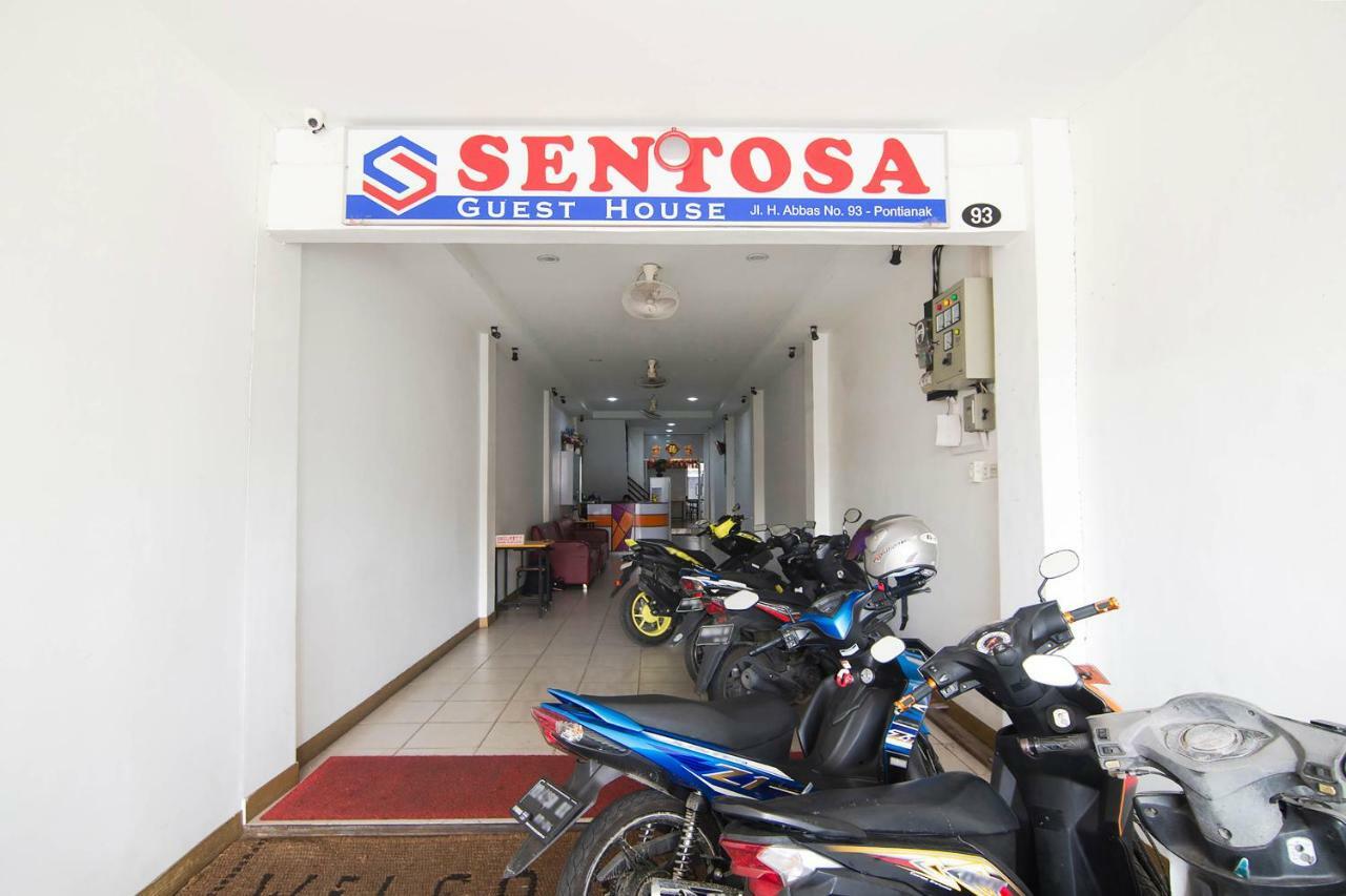 Sentosa Guest House Pontianak Extérieur photo