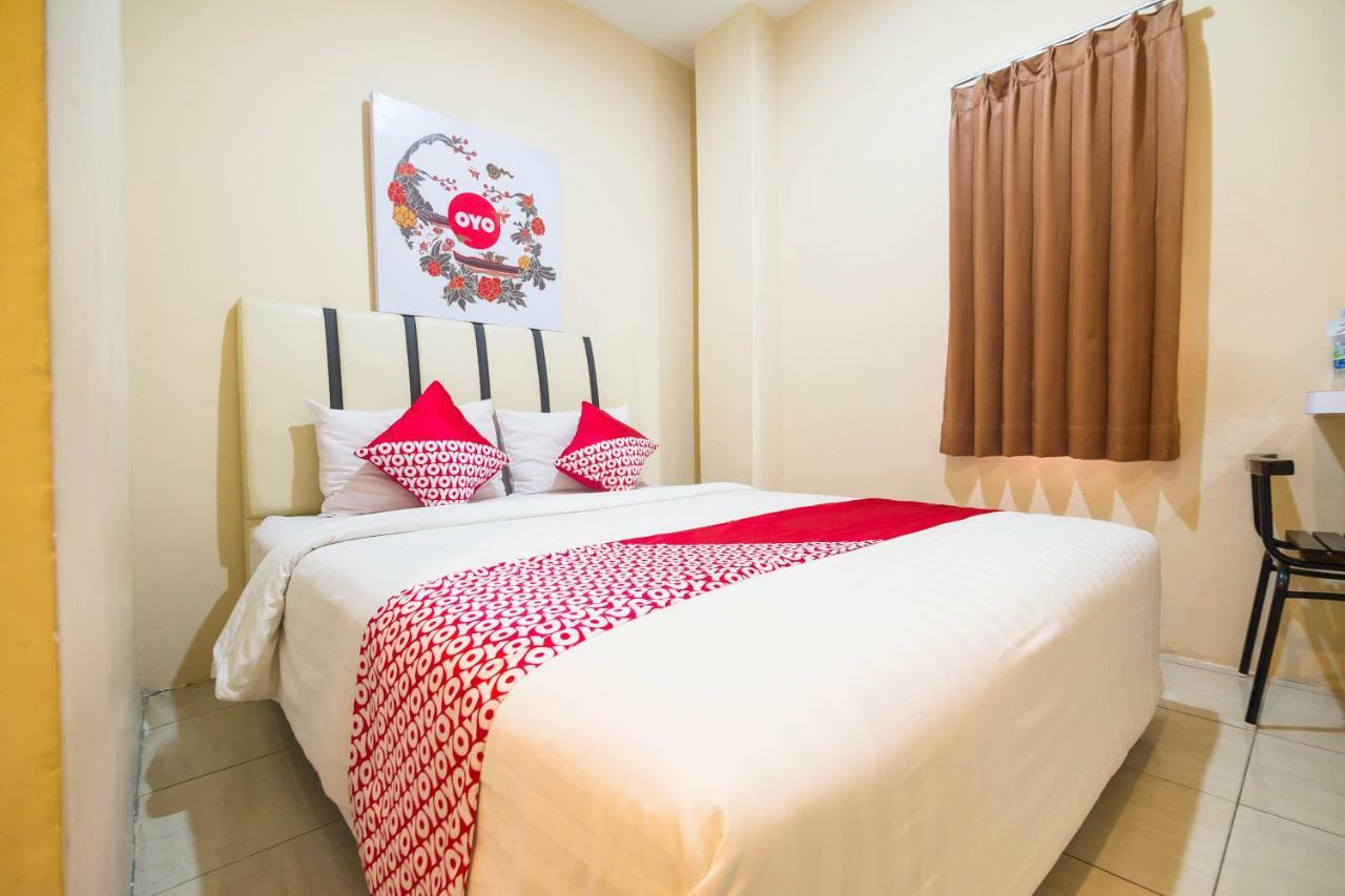 Sentosa Guest House Pontianak Extérieur photo