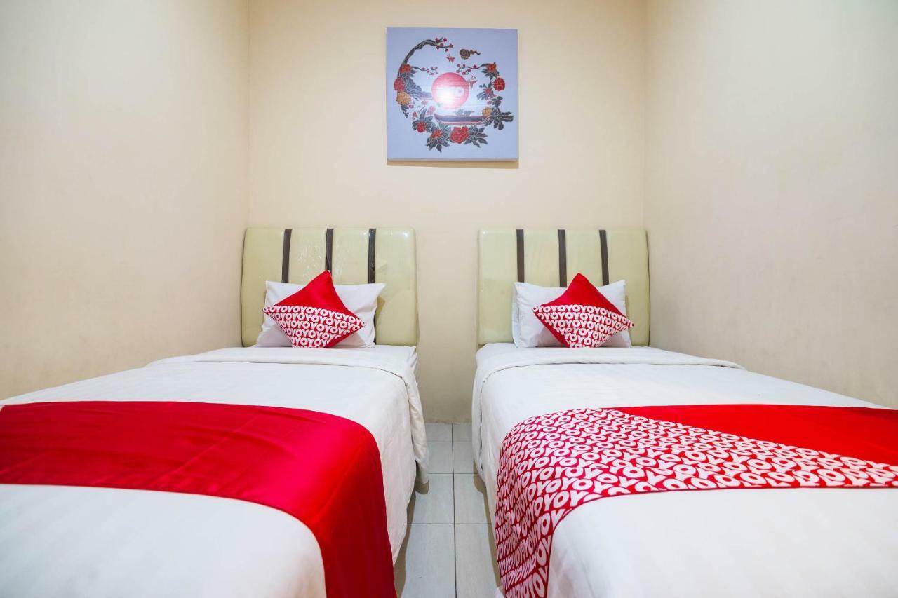 Sentosa Guest House Pontianak Extérieur photo