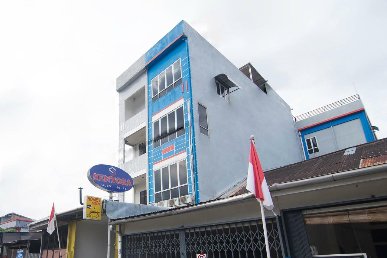 Sentosa Guest House Pontianak Extérieur photo